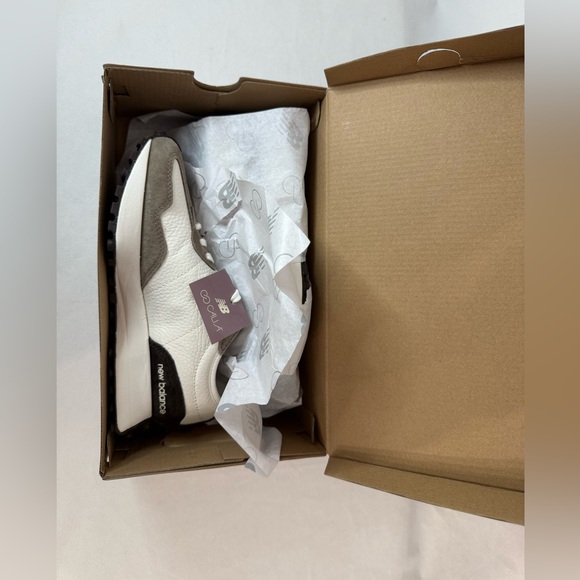 New Balance CALIA Women's 327 Shoes Suede Brown - Picture 3 of 13